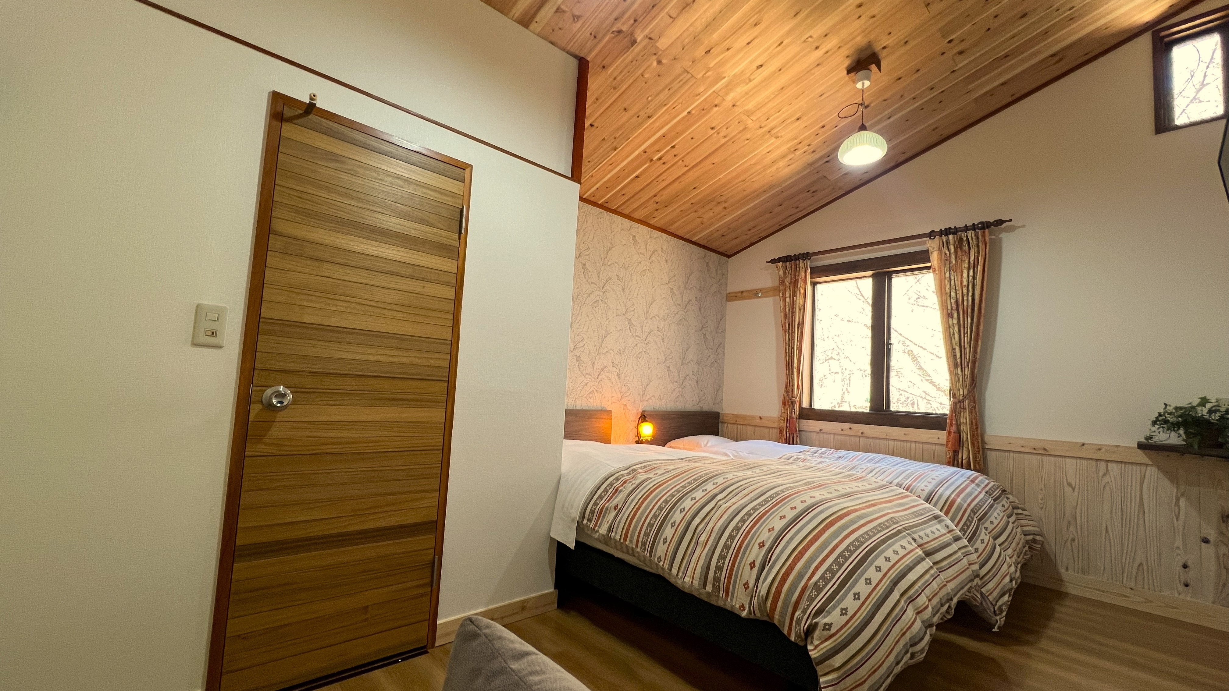 2026年3月新装＜洋風ツインルーム＞　禁煙　トイレ・洗面付