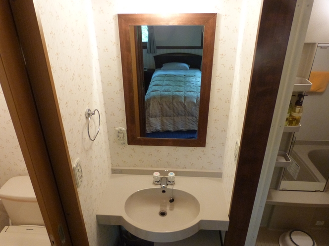 デラックスツインルームAの洗面・バス・トイレ