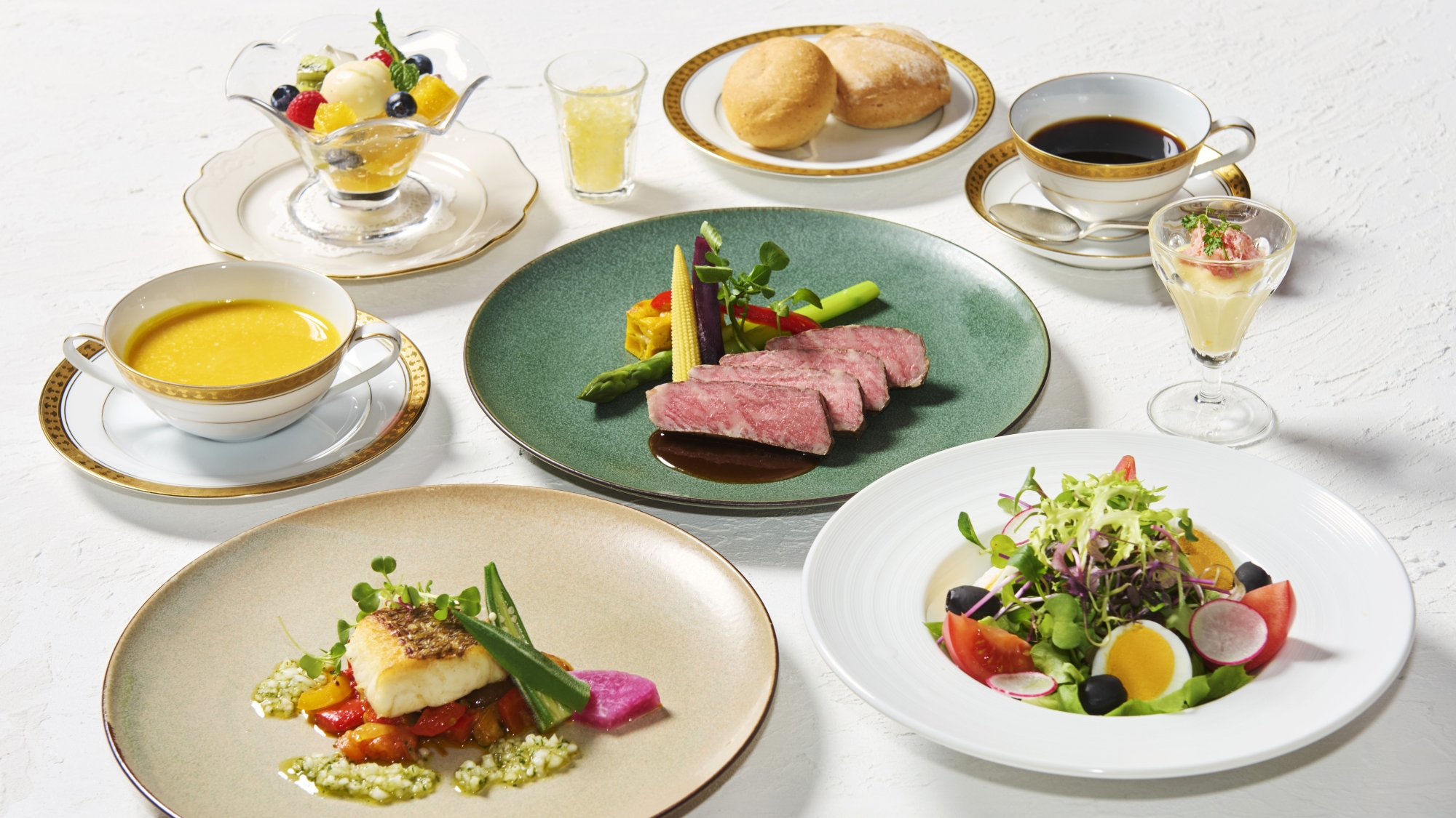 最上階のレストランで味わう自慢のフレンチフルコース　※お料理イメージ　2025夏
