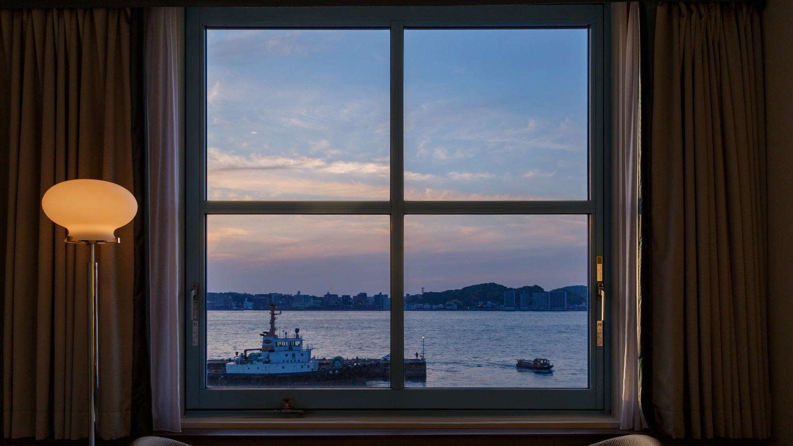【眺望】海峡側の客室から眺める夕景
