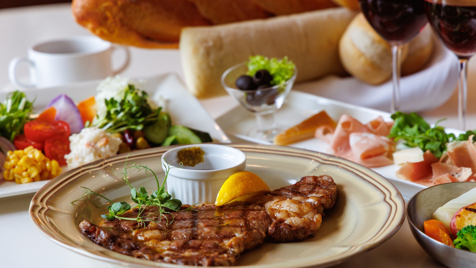 【RED＆BLACK STEAKHOUSE】黒毛和牛ステーキディナー