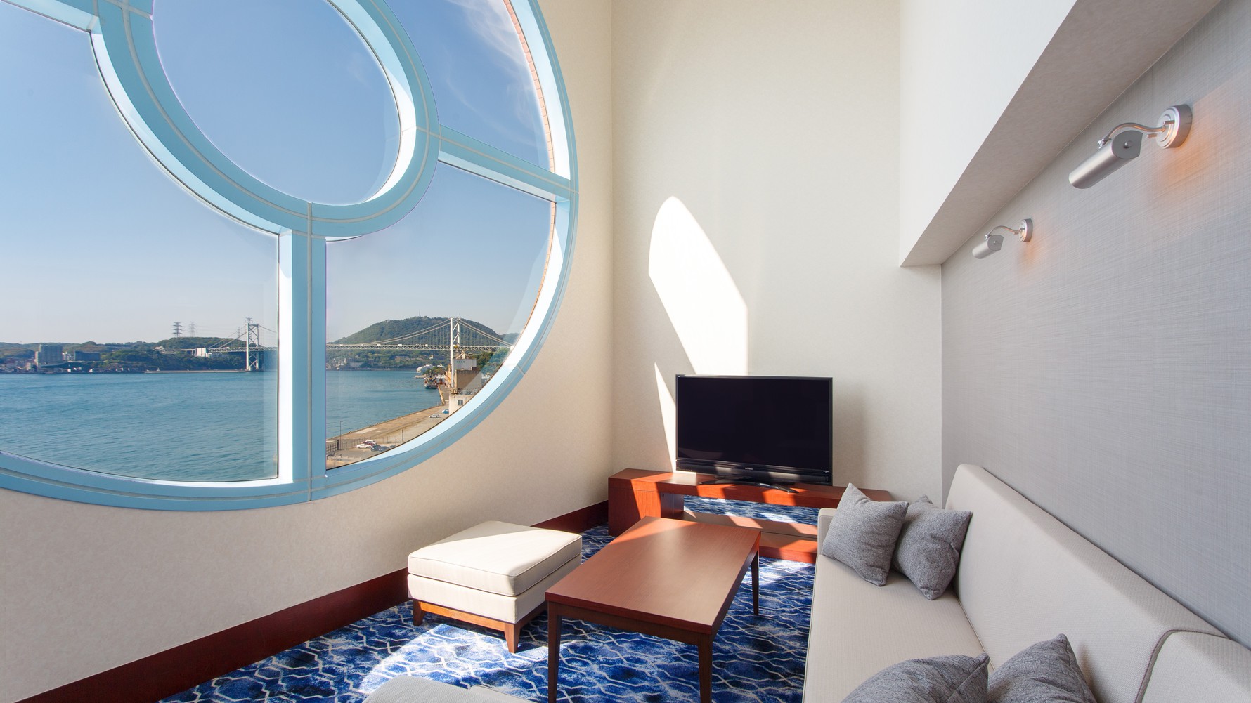 【スタンダードフロア】スイートルーム（海峡側）