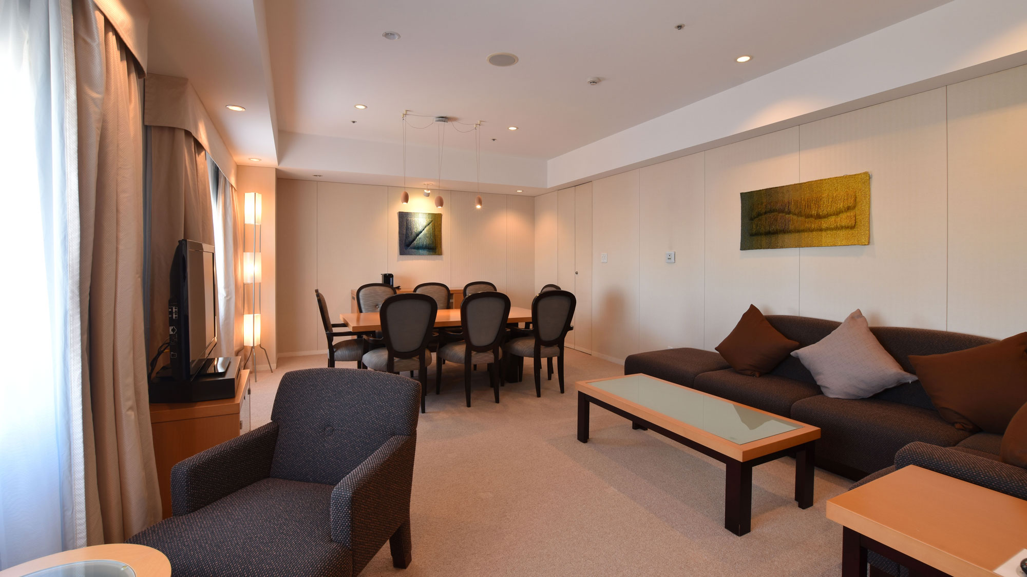 【エグゼクティブスイート】洗練されたデザインとあたたかい光が心地よい