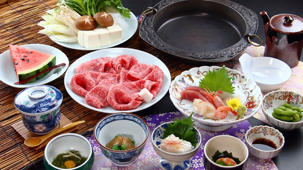 【すき焼き会席】厳選された国産牛を特製割下で贅沢に食す—…とろける美味しさに舌鼓！