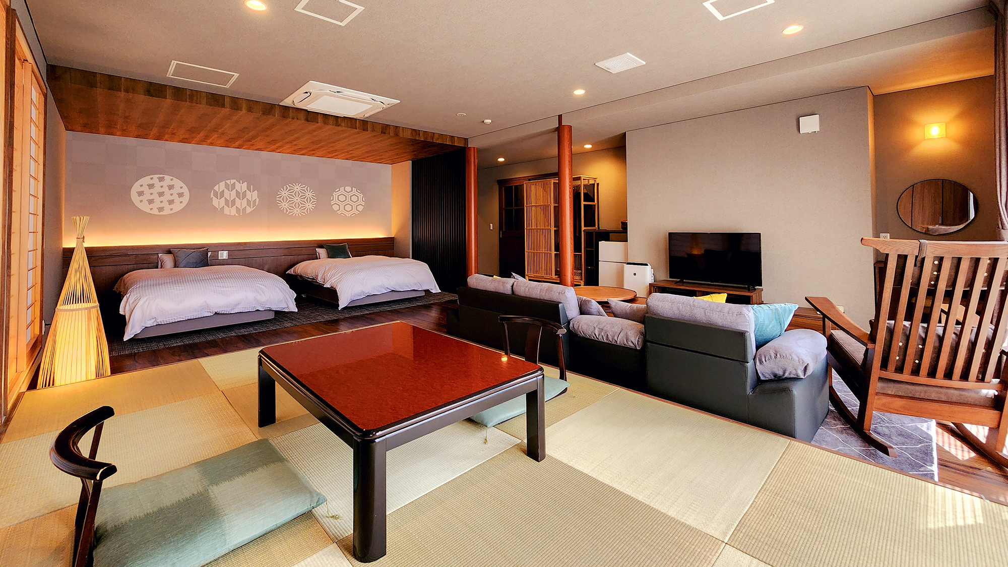 #【離れ特別室 胡蝶】琉球畳の小上がりのある和モダンの空間です