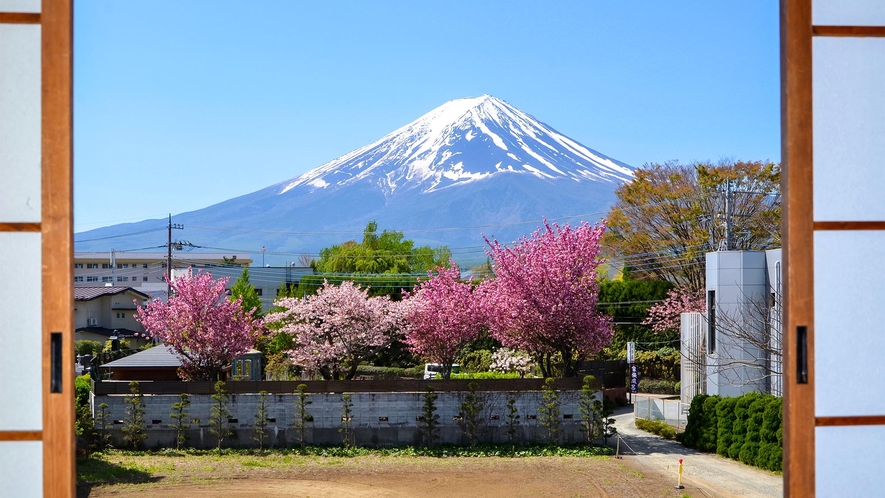 ・窓の外から眺められる富士山は絶景です