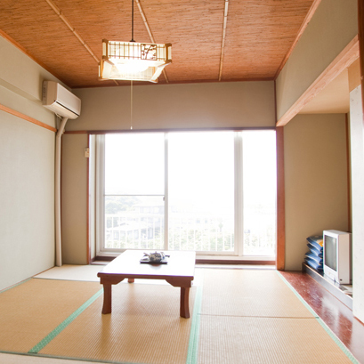 (Guest room) Japanese-style room for a couple to relax with a family