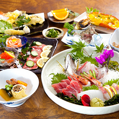 （夕食）佐賀牛たたき、伊勢海老、サザエ、刺身盛りのボリューム満点会席