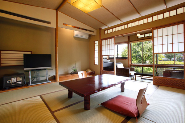 Japanese-style room (8 tatami mats)