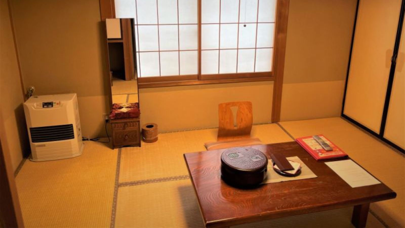 【本館6畳】風情あるコンパクト和室｜定員2名