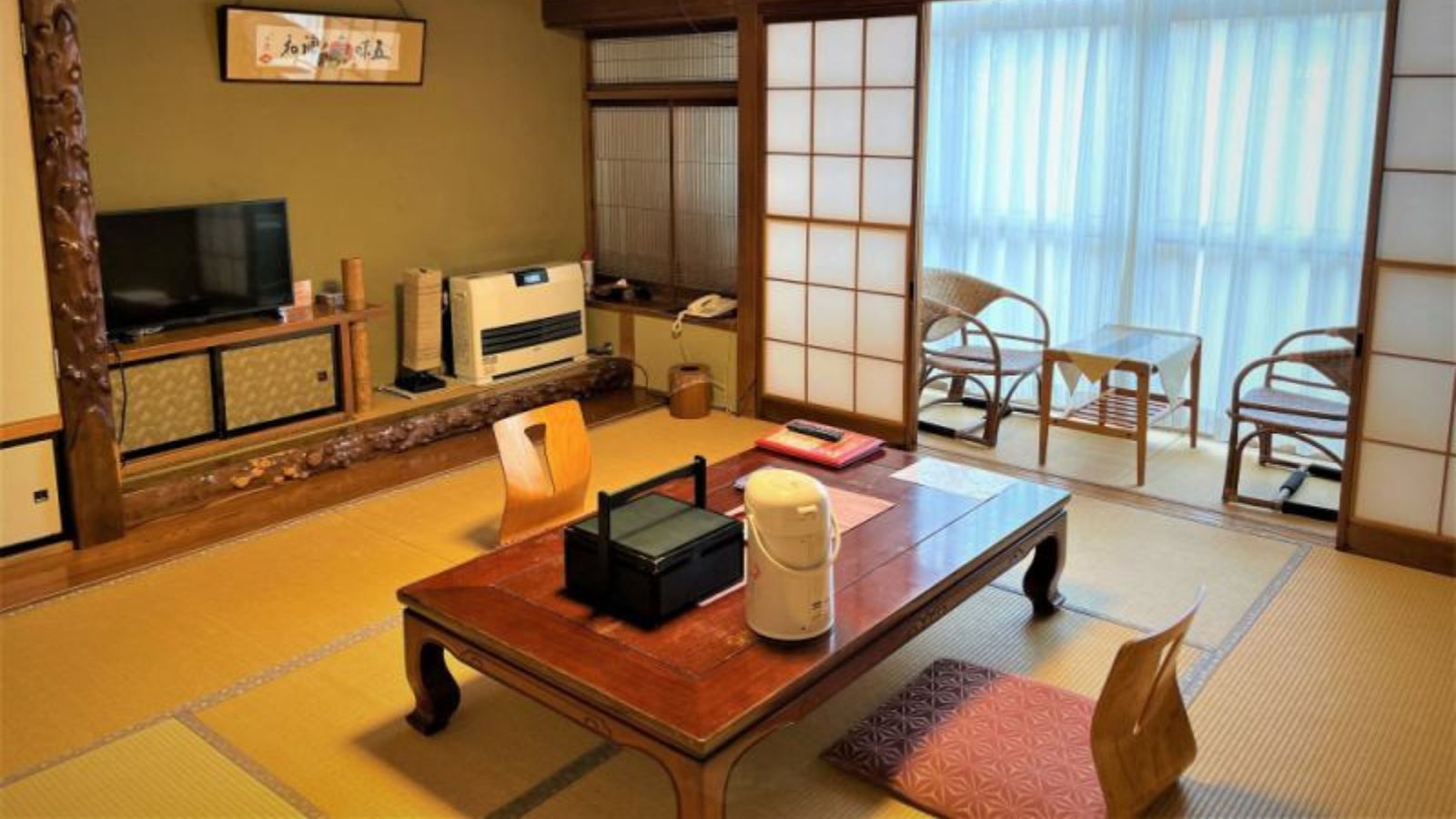 【本館｜陶器風呂付8畳】専用の陶器風呂で温泉を満喫｜定員4名