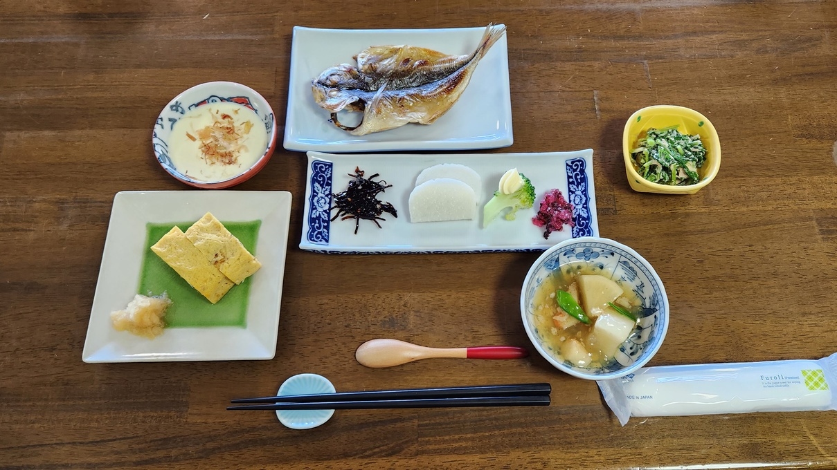 ※しまぽ通貨対象※【朝食付】アジの干物などの和定食付！源泉掛け流し100％の温泉で癒されよう！