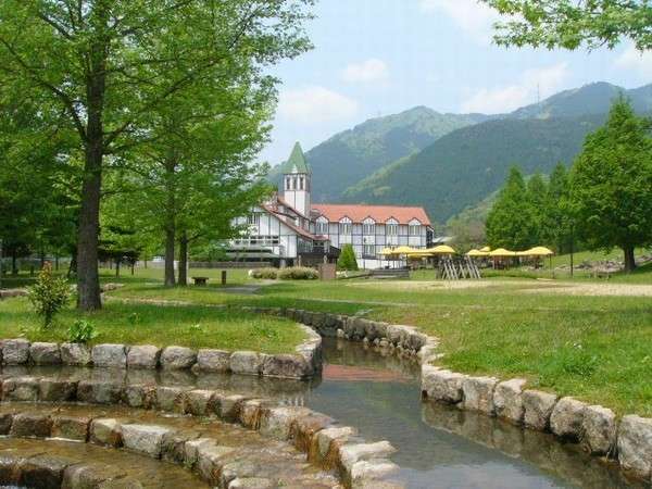 วิวโรงแรมจากสวนสาธารณะ