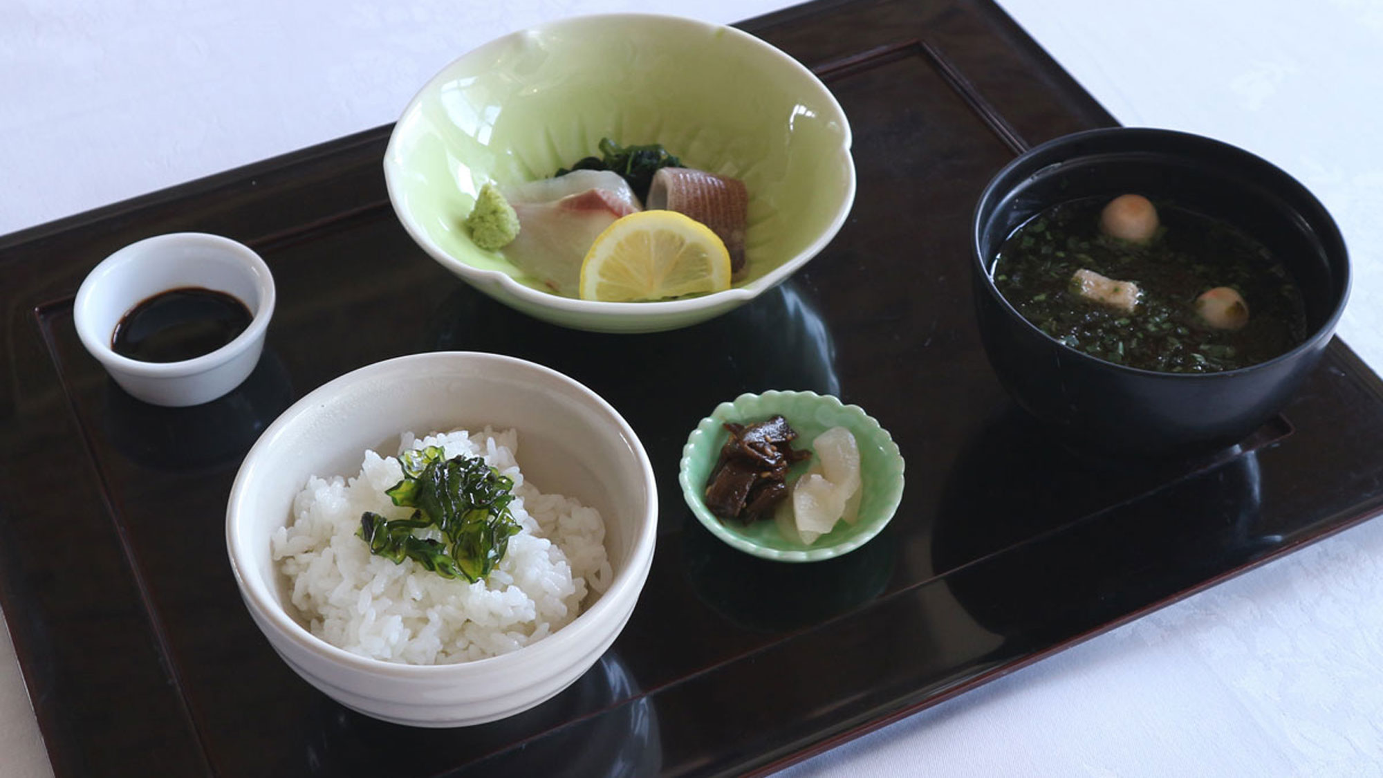 *【オプション例】メインはフランス料理、パンスープを和食に変更することが可能です（別途500円） 