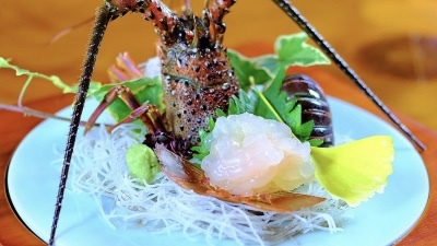 【伊勢海老好き必見】伊勢海老を一人一尾＆舟盛り付き！選べる食べ方♪お造りorバター焼き＜夕朝食付＞