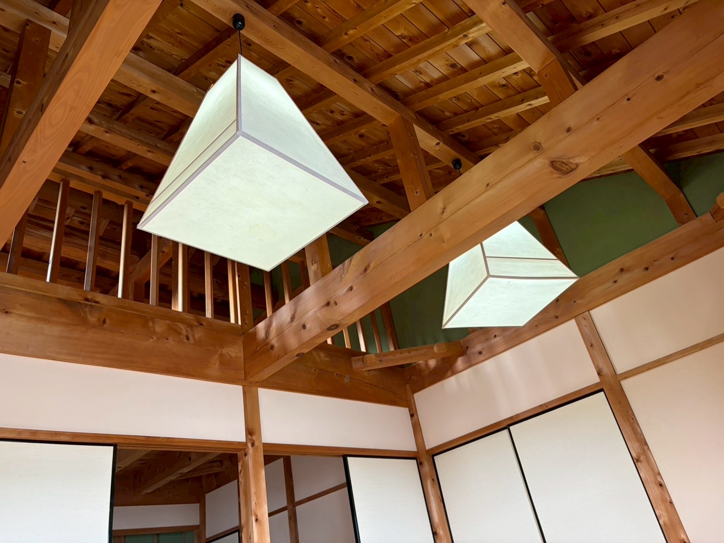 東館特別室「山桃」　宮大工造りの天井