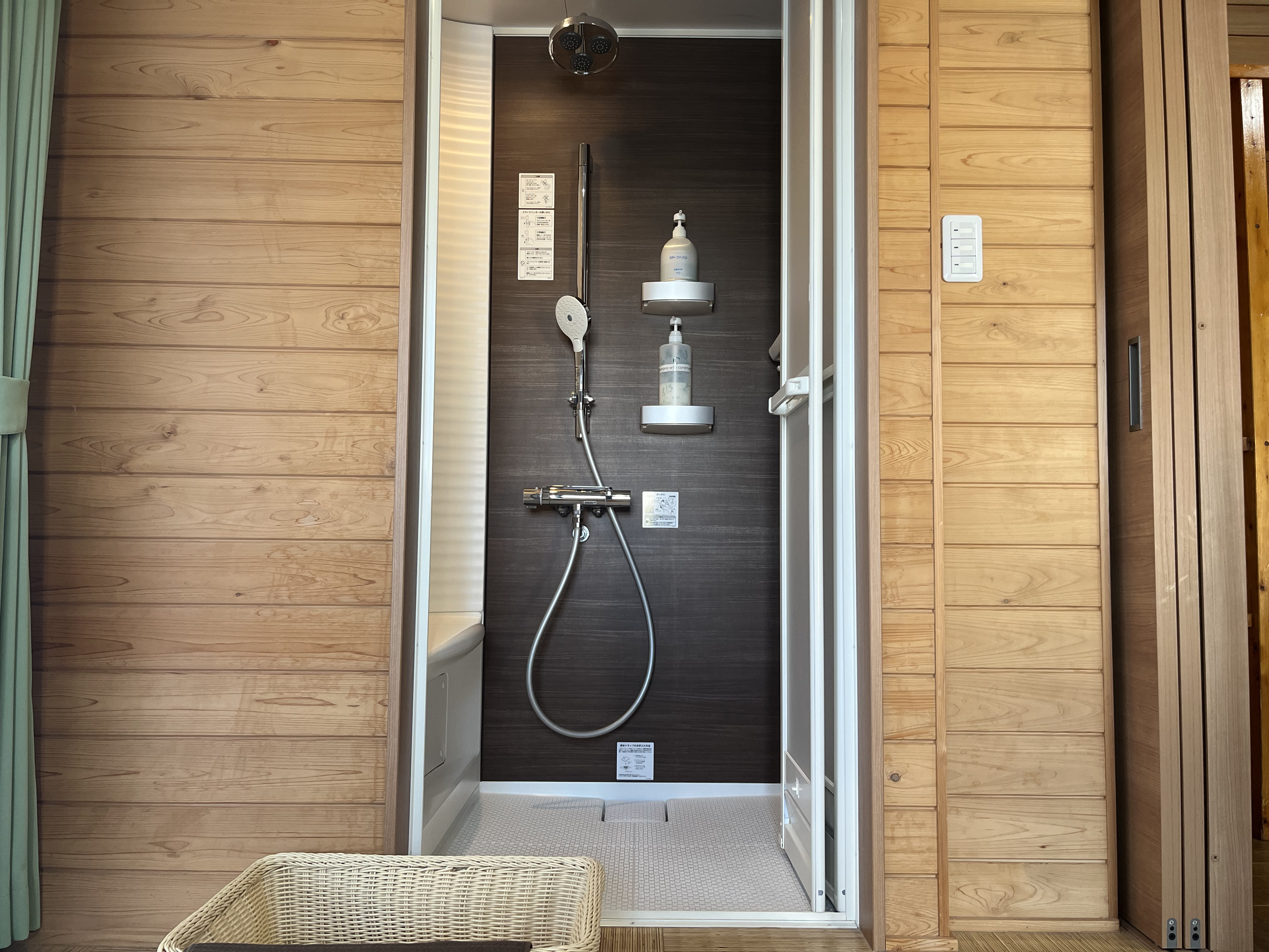 海側客室　シャワーブース一例