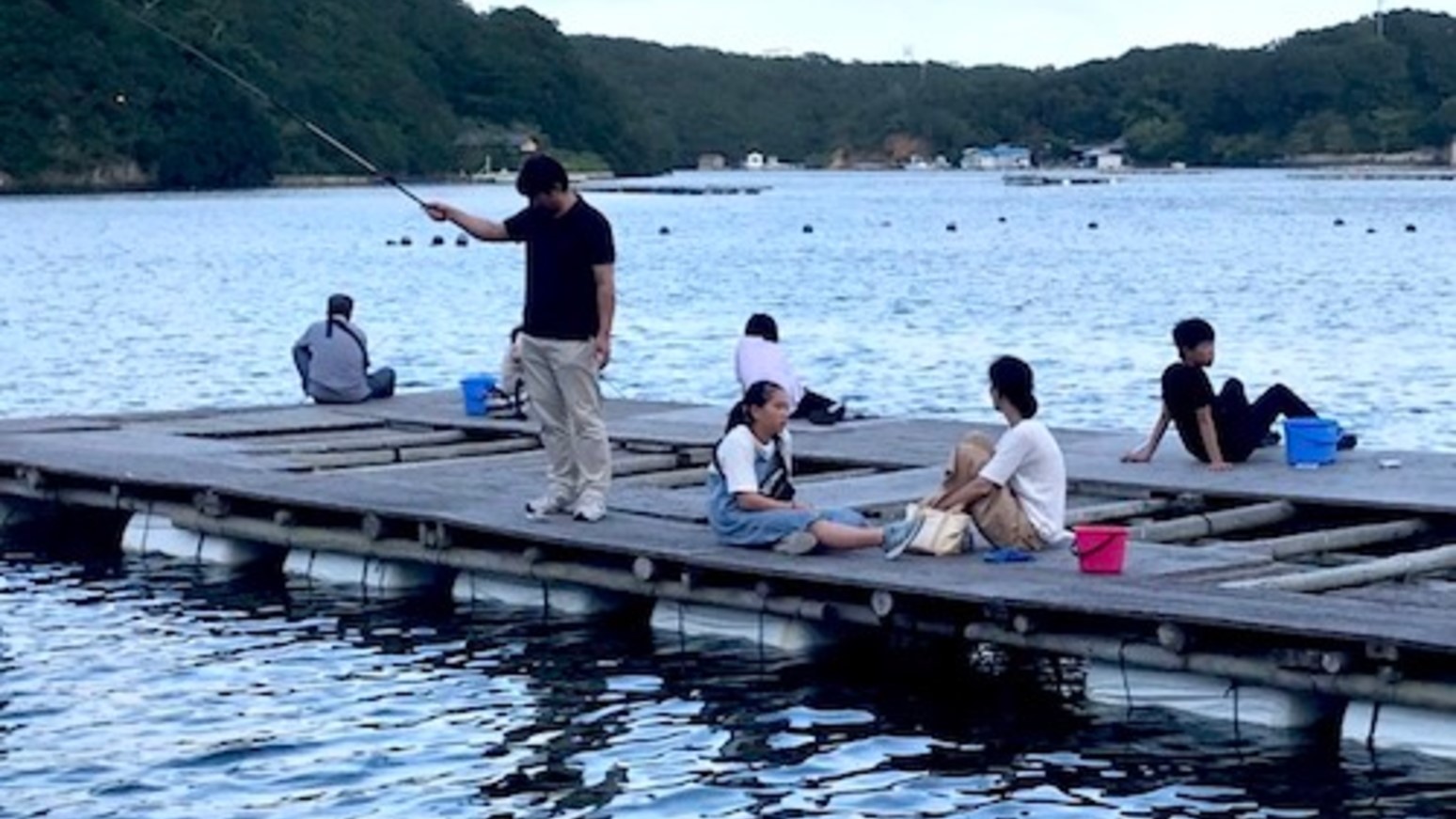 当館隣接の桟橋で海釣り♪