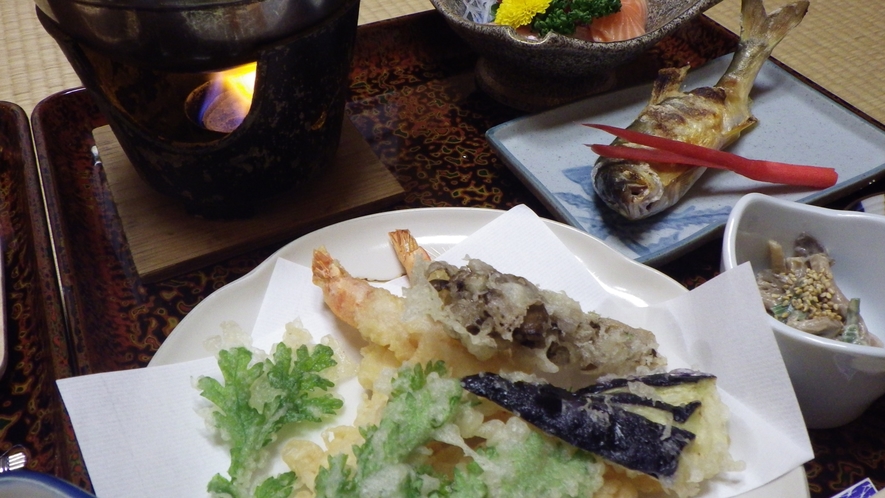 *【夕食例】山菜や川魚等自然の恵みをいただきます。