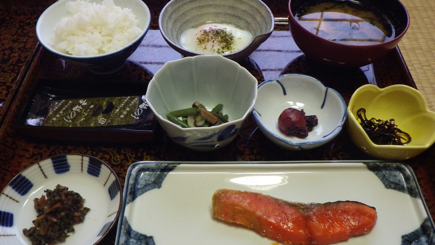 *【朝食例】体に優しい和朝食。栄養バランスのとれたお食事です。