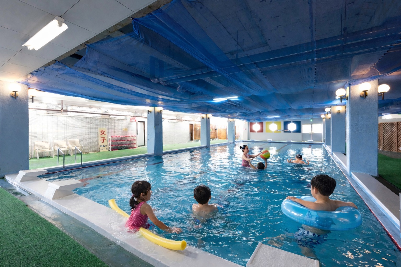 夏季限定屋内プール