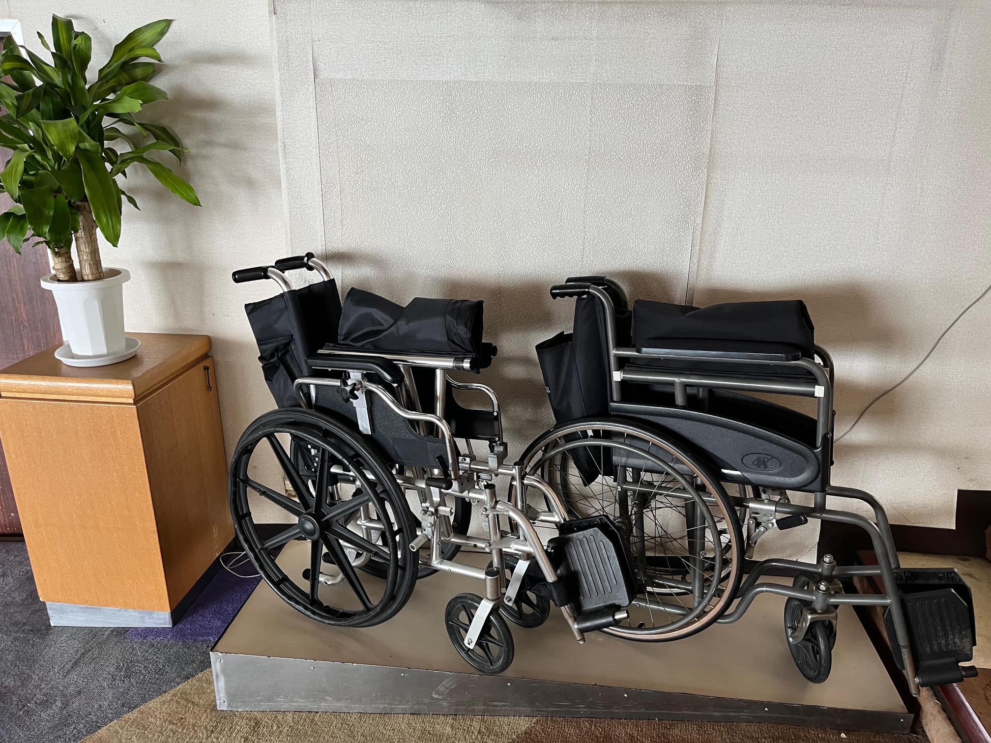 【バリアフリー情報】車椅子貸出2台ございます