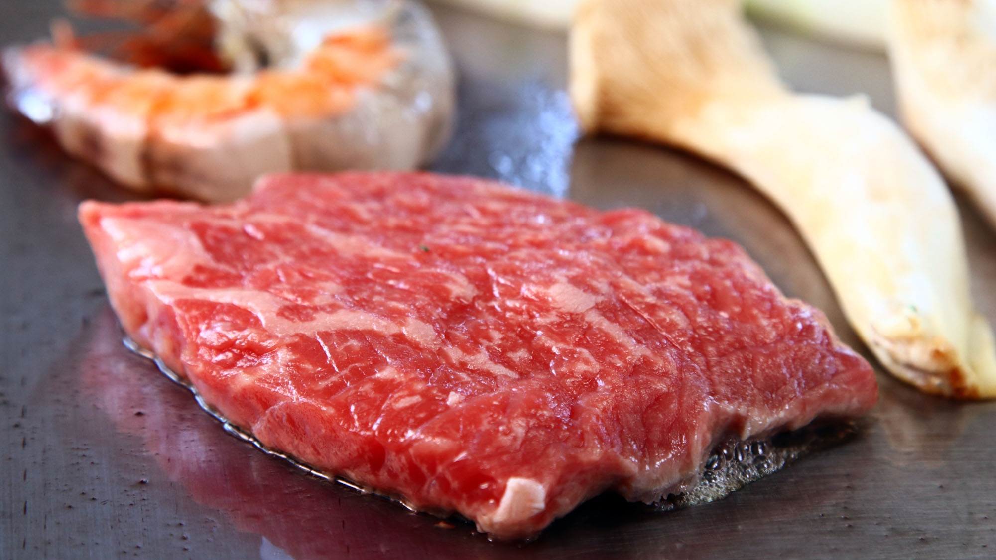 【29日限定】8％OFF◆サーロインステーキ付き！鉄板グリルで肉を食す -2食付-