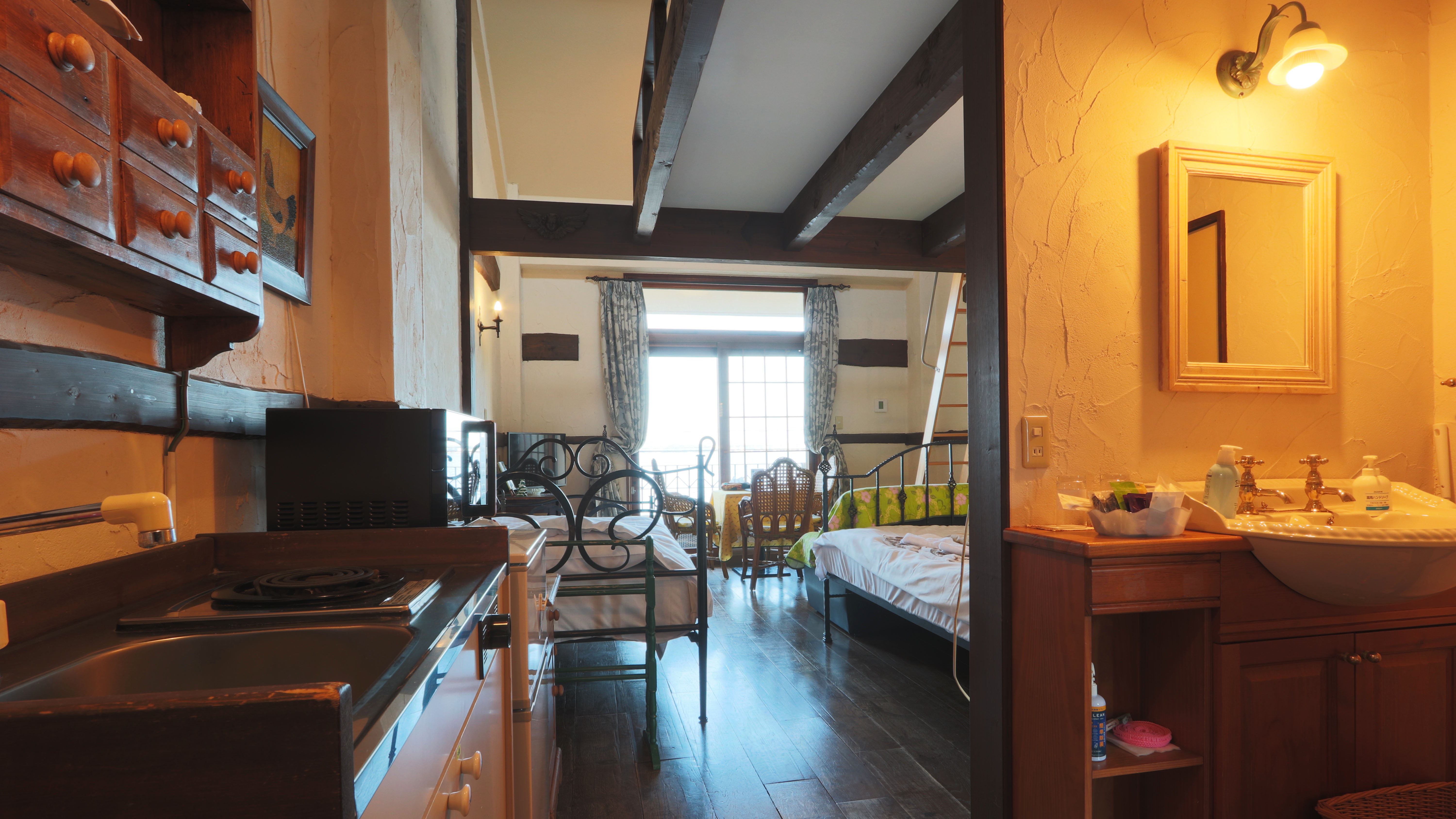 洋館B号室◆ミニキッチン付き！バス・トイレは独立型です*