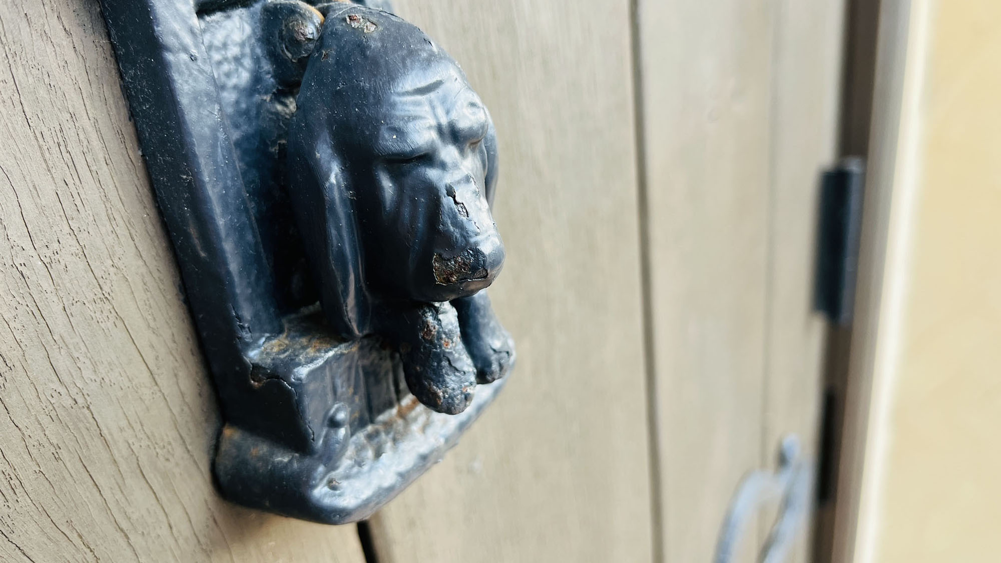 洋館A号室◆レトロかわいい犬のドアノッカーがお出迎え。*