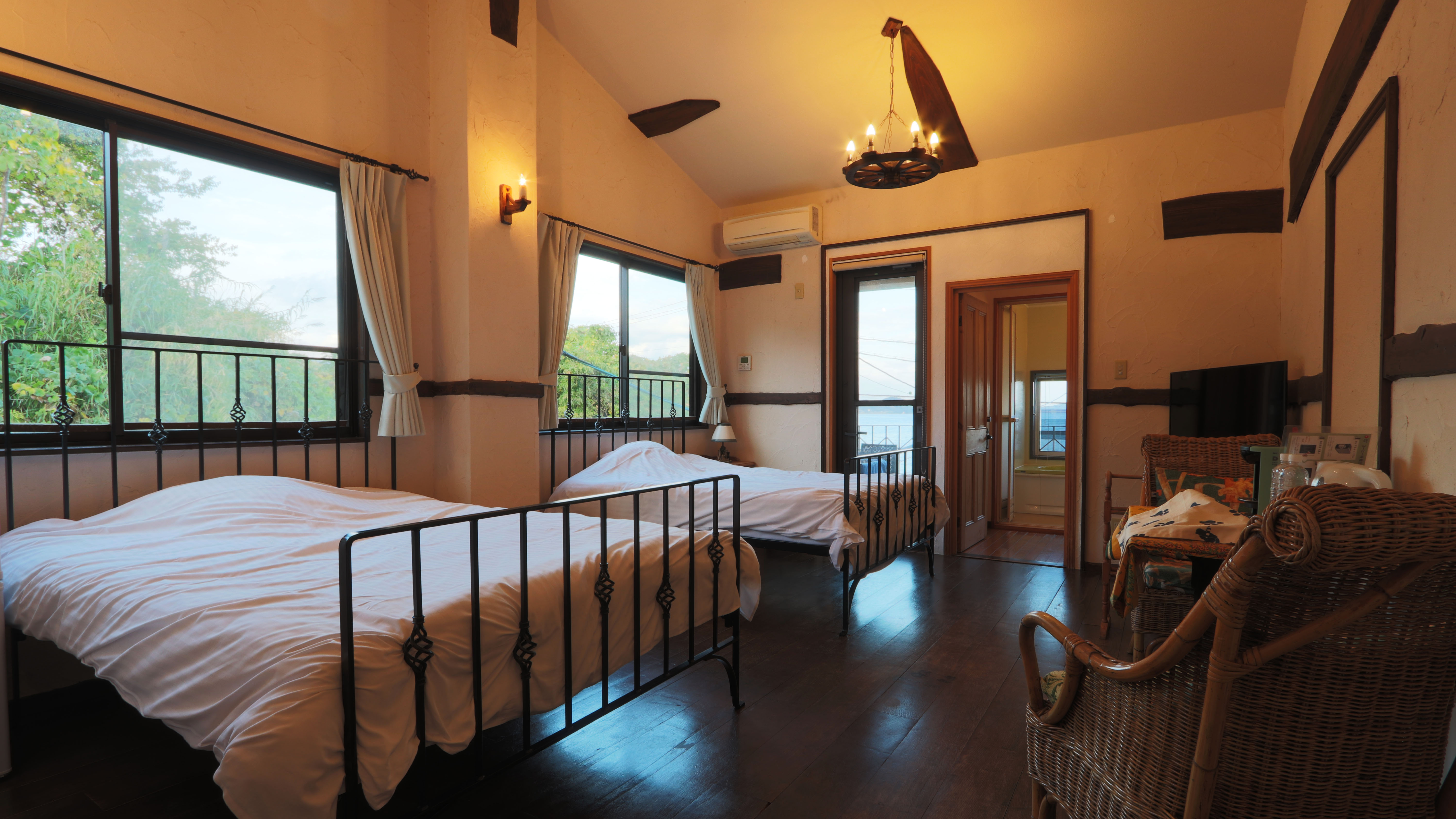 洋館D号室◆35平米のゆとりある空間。お風呂からは浜名湖が望めます。*