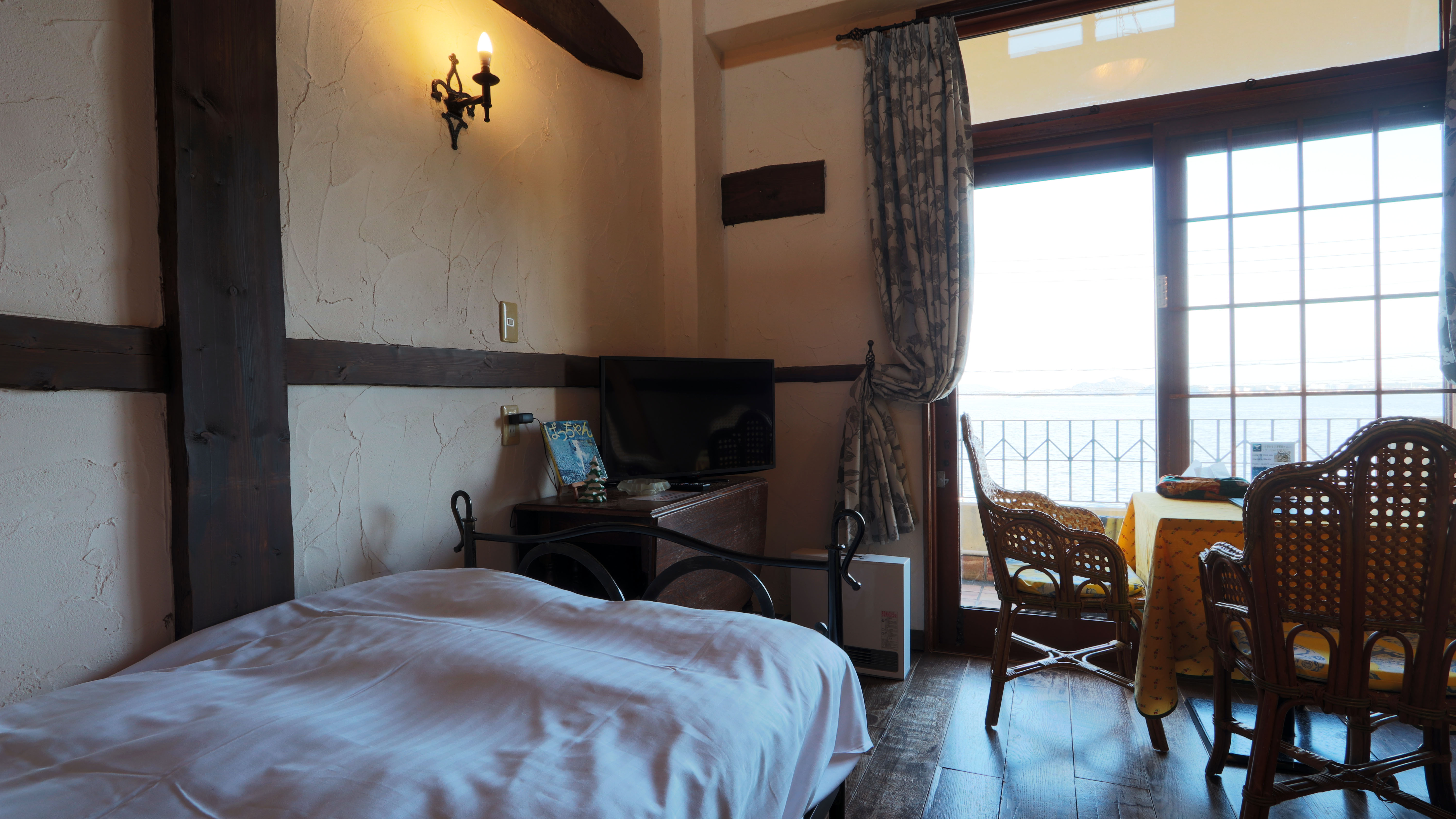 洋館B号室◆37平米の客室で、ゆったりお過ごしいただけます*