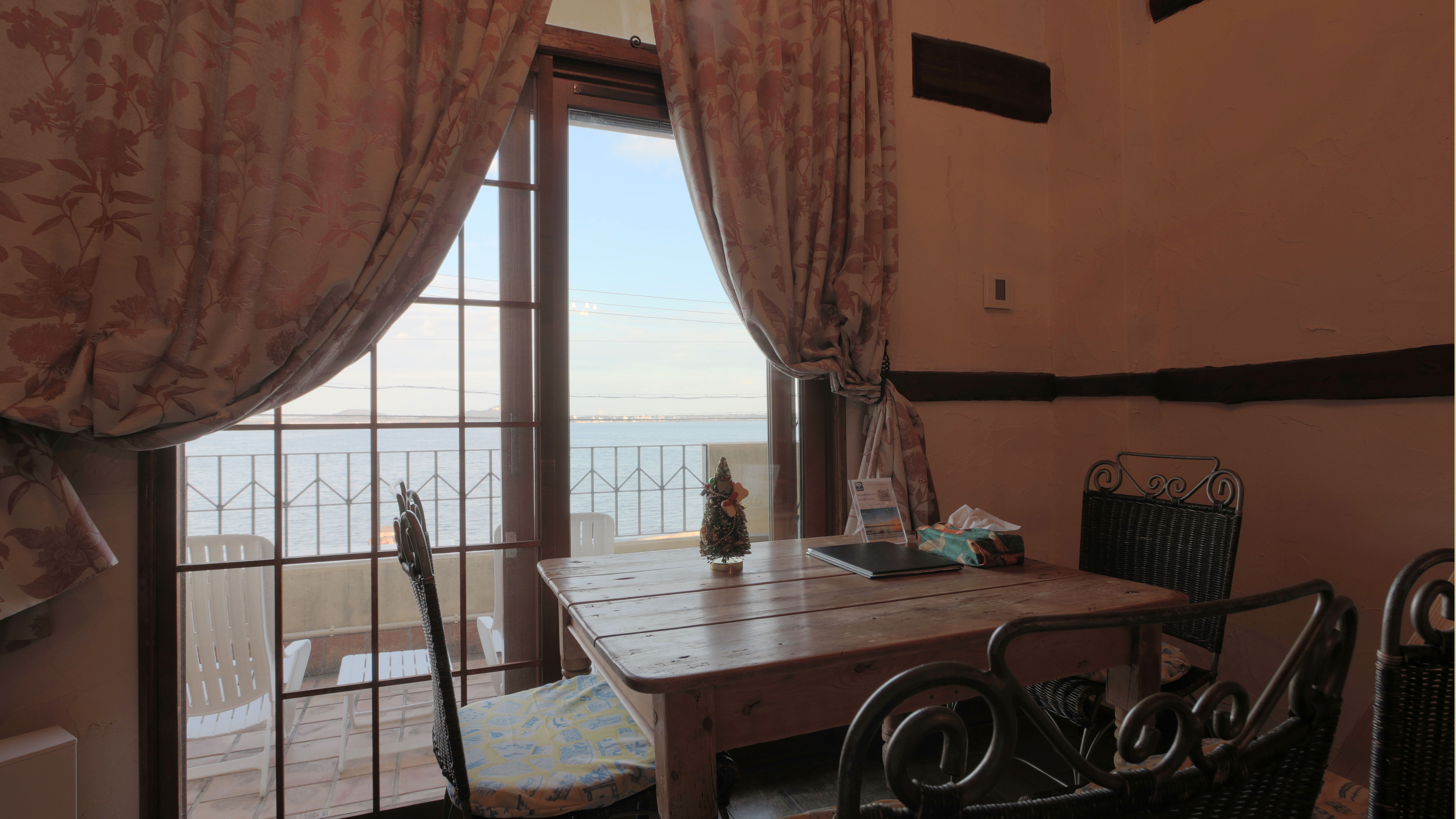 洋館C号室◆客室からは穏やかな浜名湖を望めます*