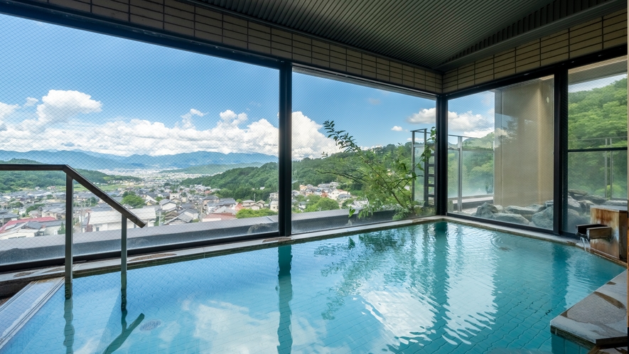 7階塩田平と上信越の山々を望む展望風呂