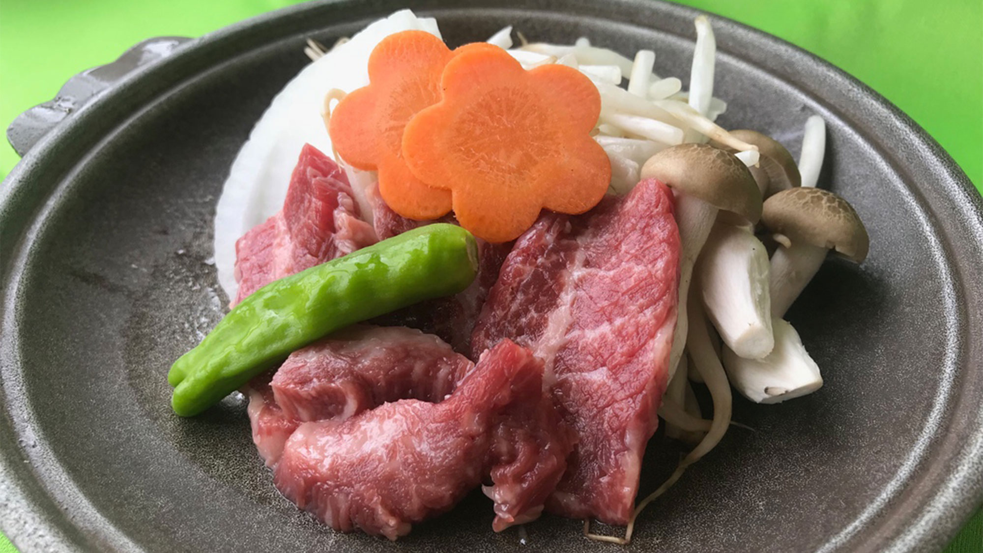 *山古志牛の陶板焼き（一例）闘牛文化が根付く山古志地域で育った赤身主体のお肉です。
