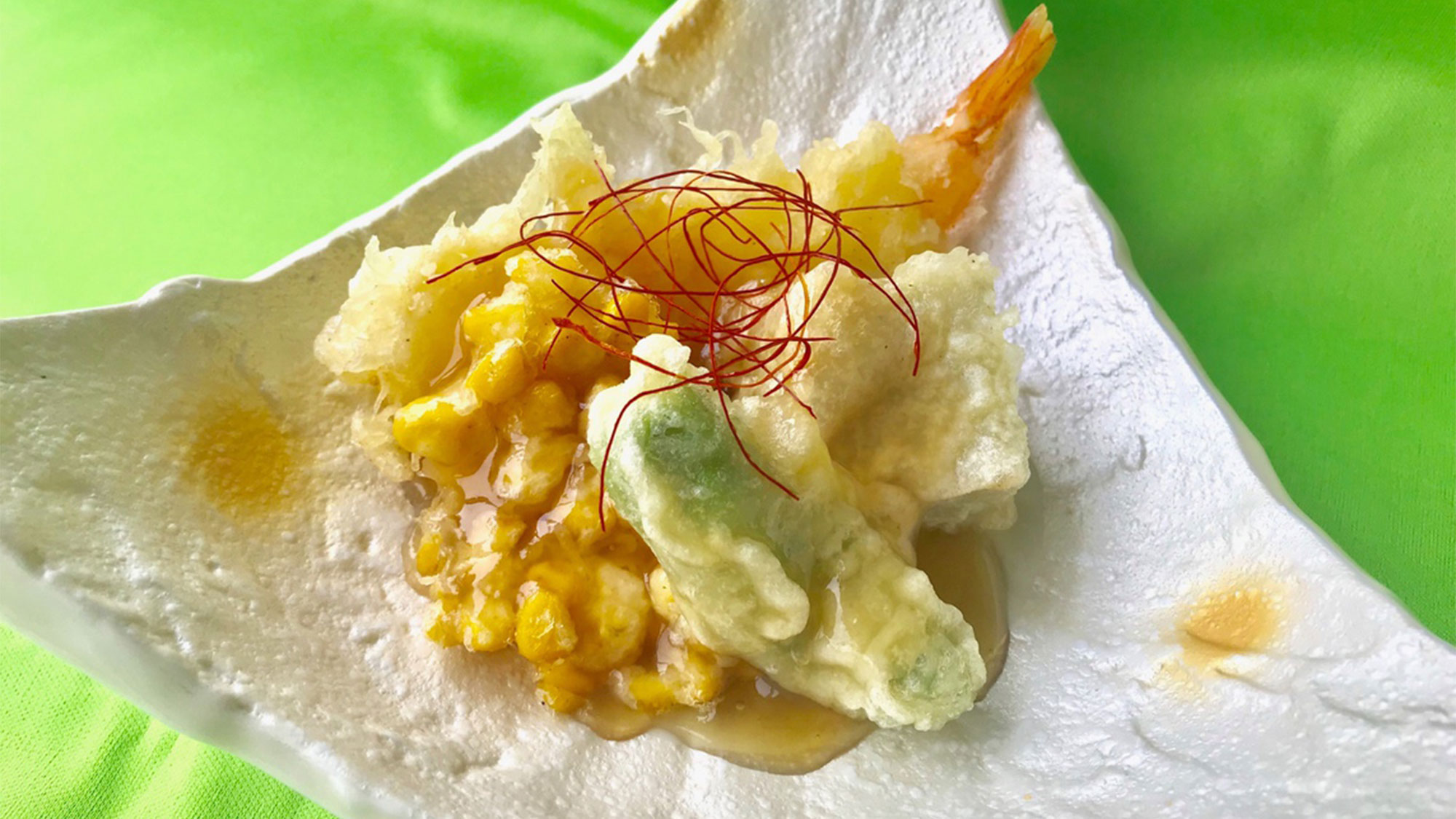 *天ぷら（一例）海老、胡麻豆腐、トウモロコシ、シシトウ。仕入れにより内容変更になる場合がございます。