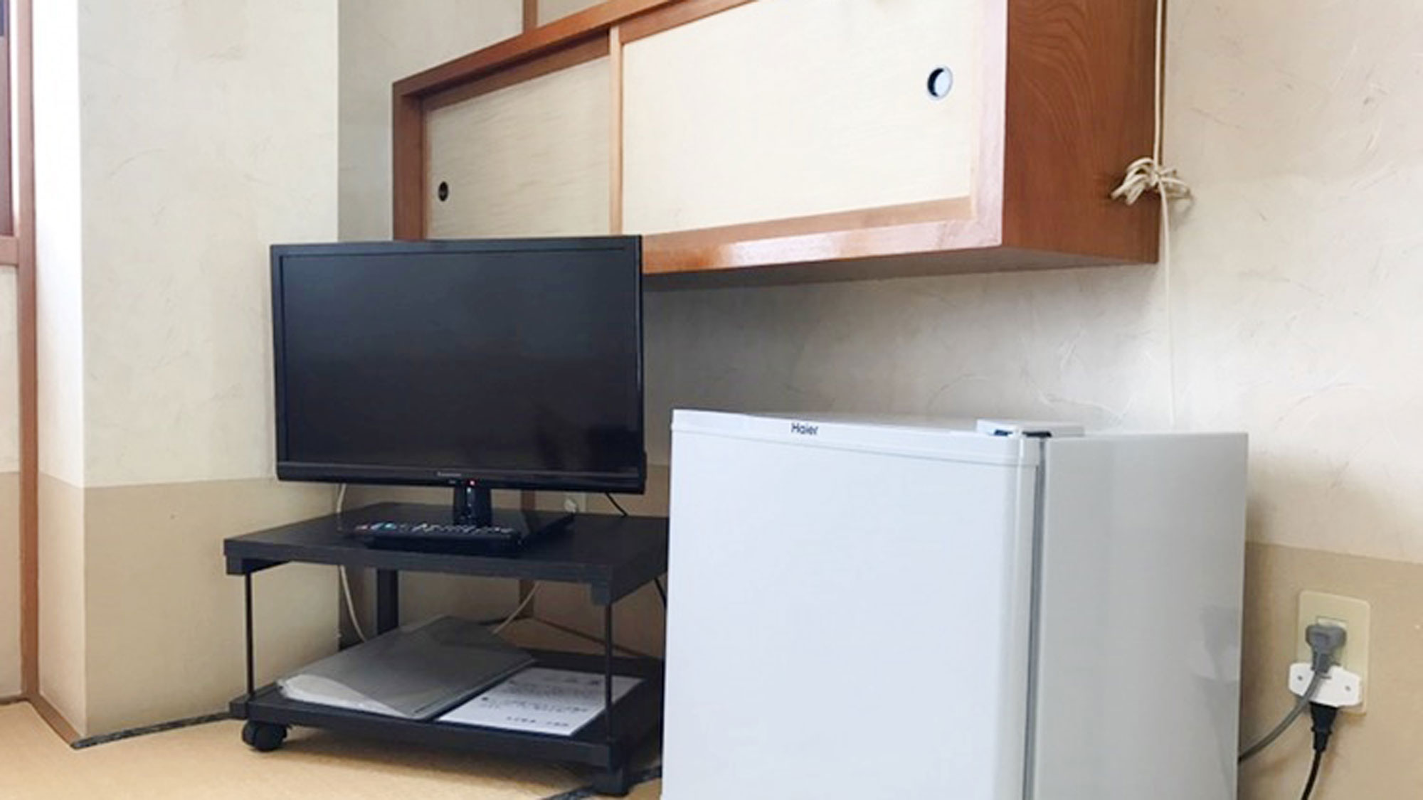＊お部屋備品（一例）お部屋にテレビ、冷蔵庫を完備しております。