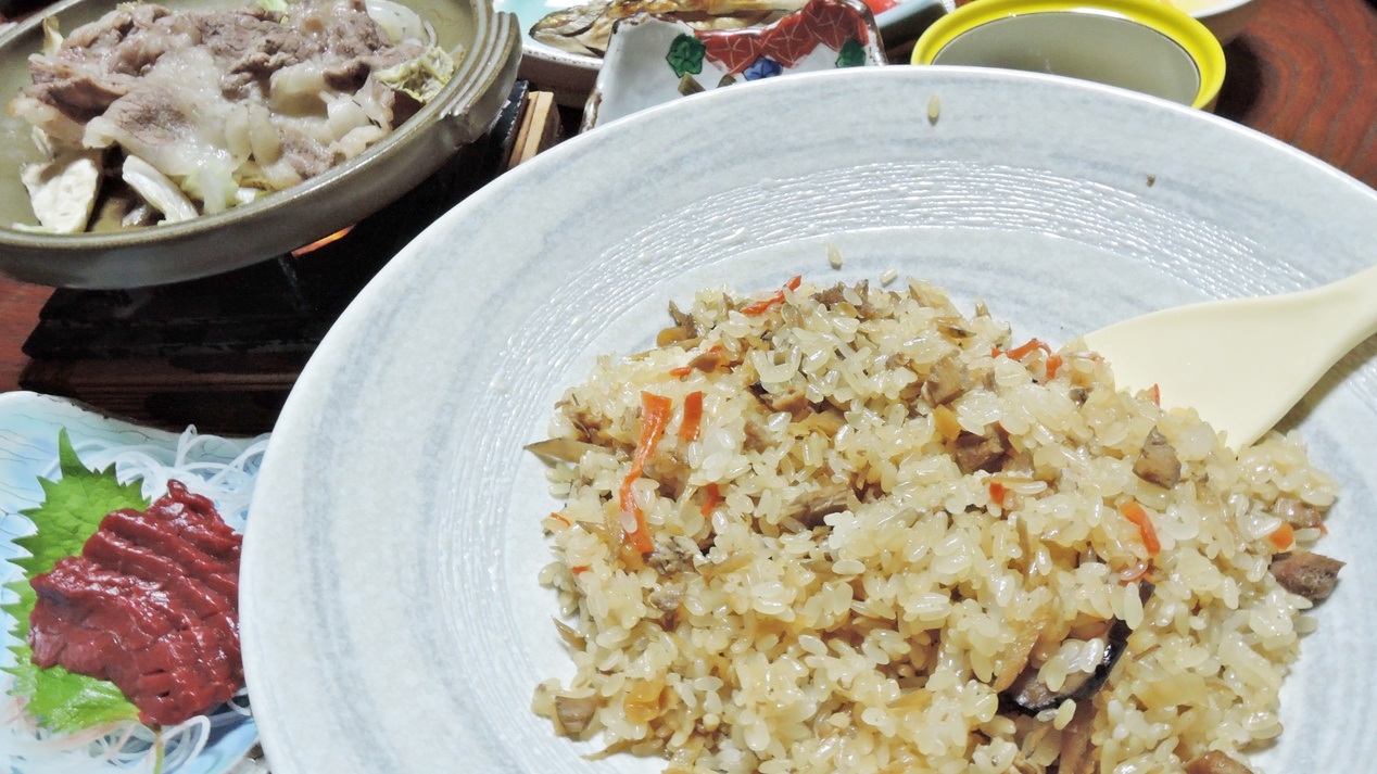 【基本の2食付き】四季折々の山菜、川魚料理など　お腹いっぱいおもてなし！