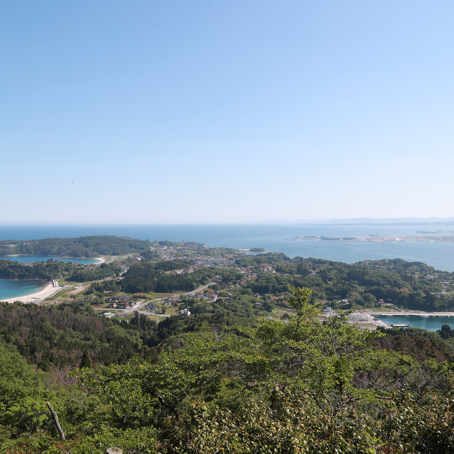 亀山山頂からの眺め（南）遠くは牡鹿半島、金華山まで♪