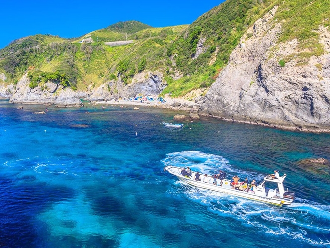 夏だけ渡れる中木・ヒリゾ浜