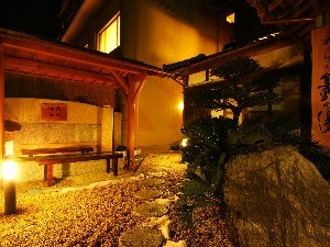 【温泉×国産黒毛和牛すき焼き】上質な国産黒毛和牛×地元醤油で仕立てた手作り割下で。ほっこり贅沢な夜