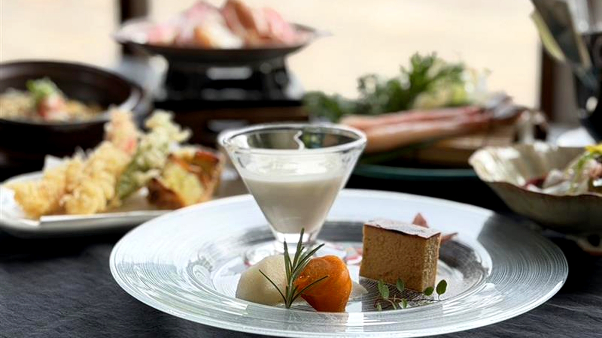 【主役はチーズケーキ！】カニもスイーツも食べたい！欲張り女子も大満足◎元パティシエの女性料理長が創作