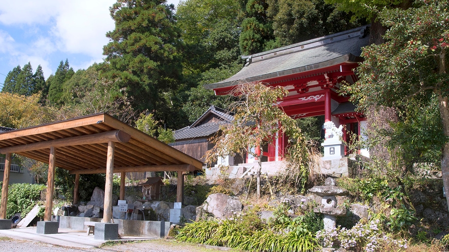 ・名水”宮川滝の口の湧き水”がくめる若宮八幡社