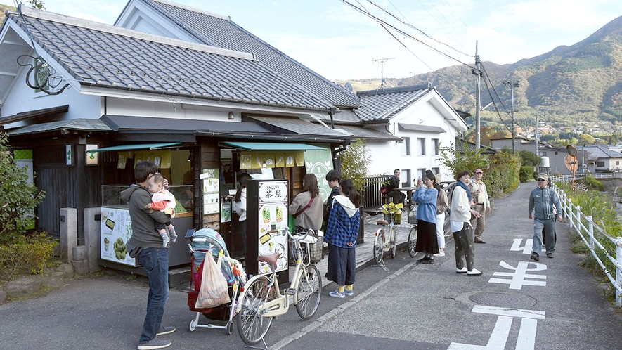 ・食べ歩きが楽しいテイクアウトフードやスイーツをぜひどうぞ