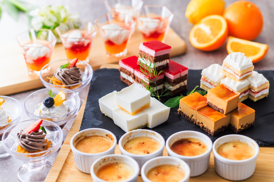 【訳あり】ブッフェコーナーから少し離れたレストラン「桜」（階段3段あり/テーブル）でお食事だからお得