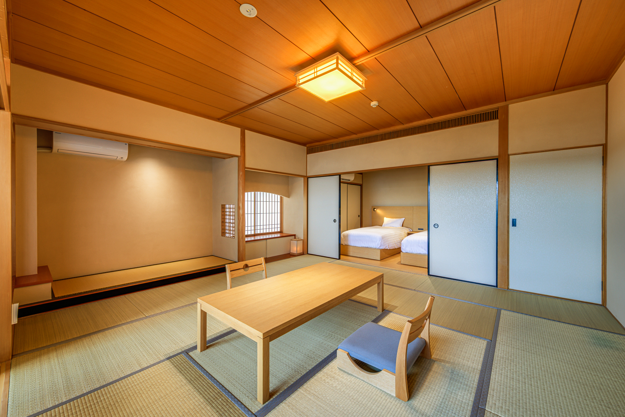 低層角部屋（下田側）の客室内