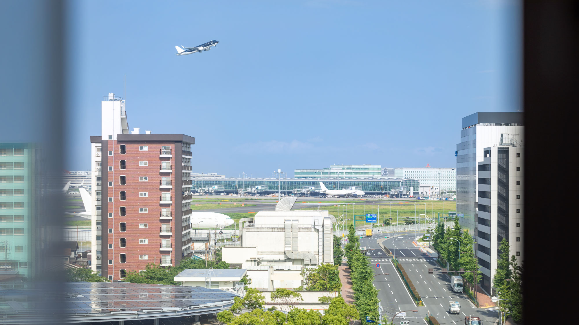 ホテル客室から見える羽田空港の景色　※イメージ