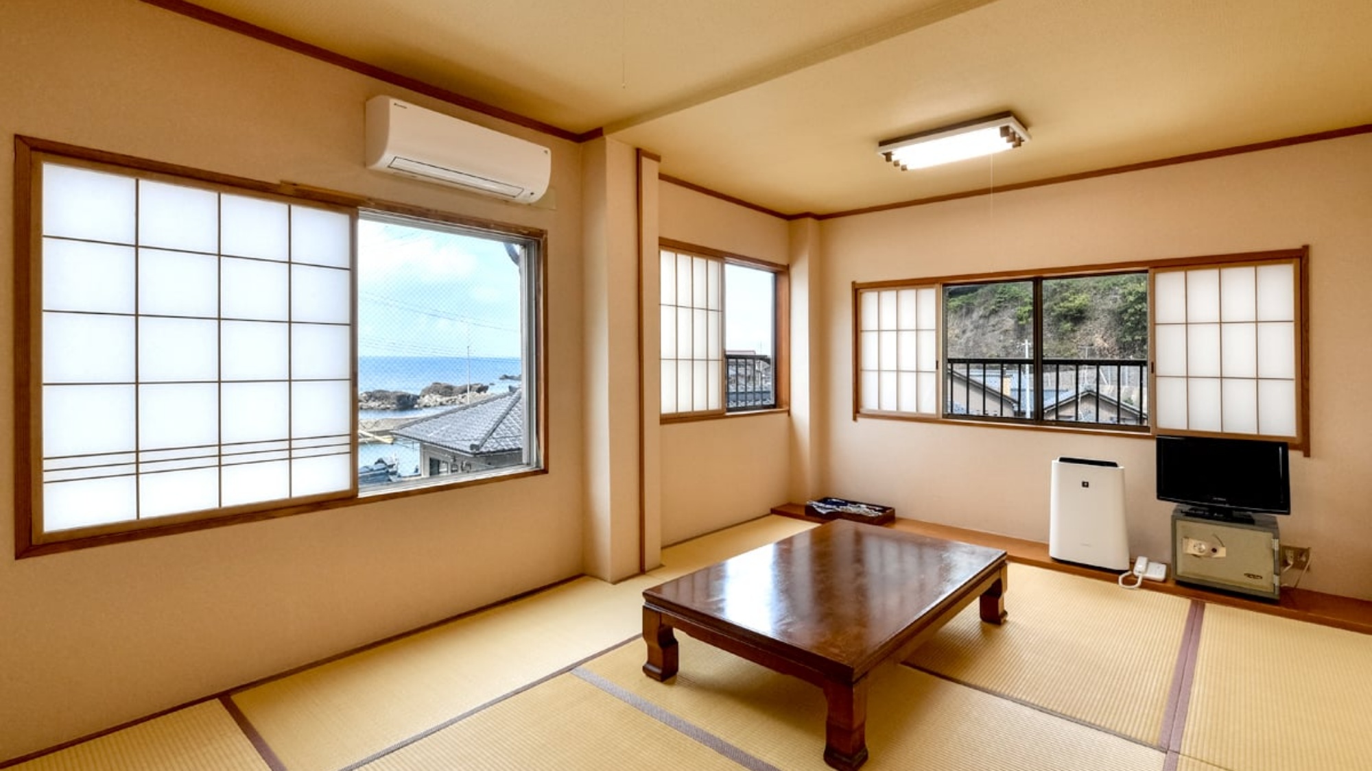 *部屋一例／広々和室で足を伸ばしてお寛ぎください