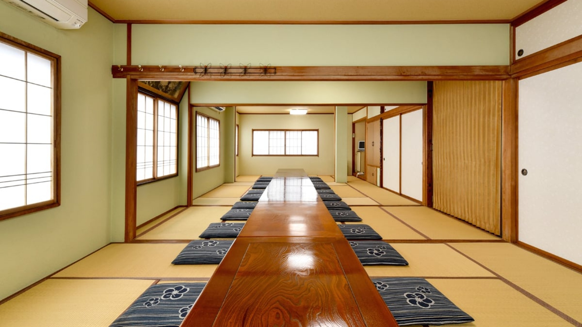 *宴会場／ご宴会利用はお気軽にお問い合わせください