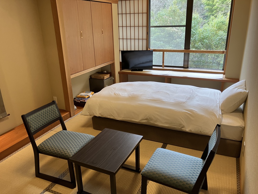 本館和室6畳（ベッドあり）