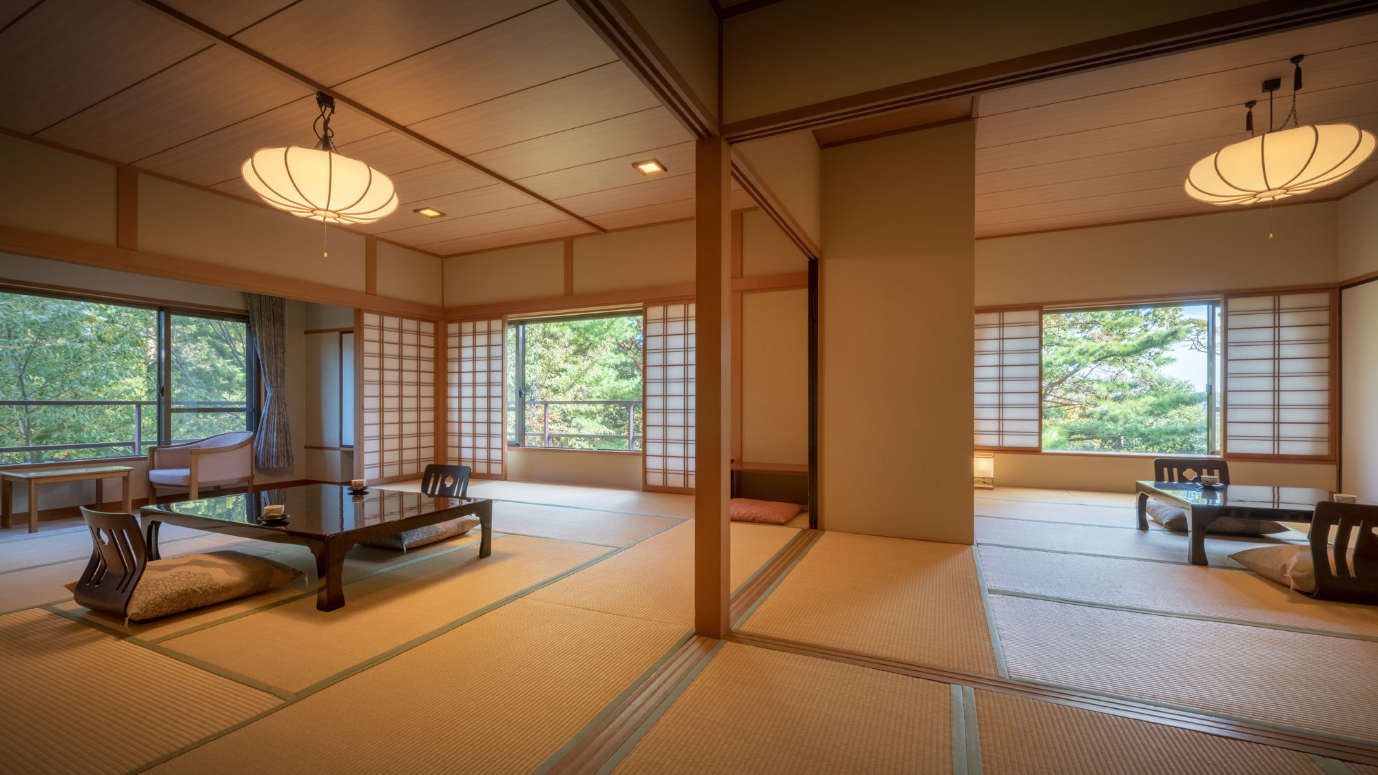 ＼ちょっと贅沢に／広めのお部屋でゆったり旅【朝夕 個室会食室】